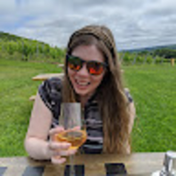 Meet your Posher, Laura - Picture 1 of 1